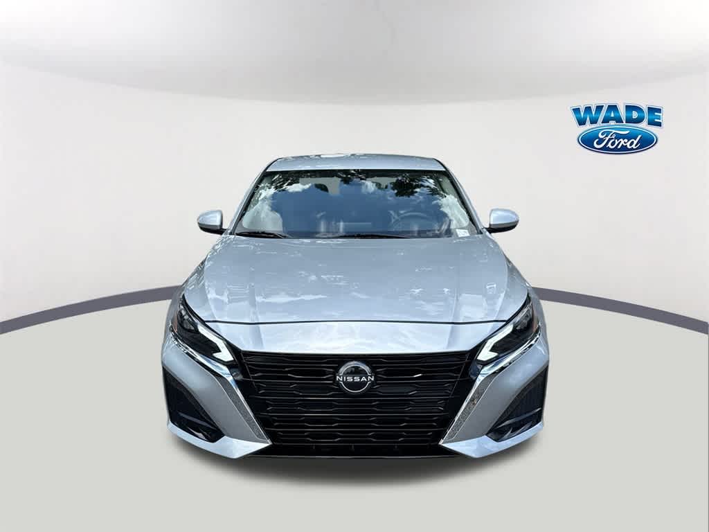 Vehicle image 2 of 31