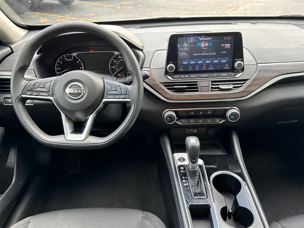 Vehicle image 15 of 31