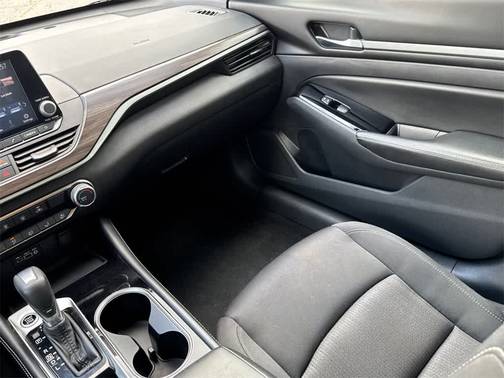 Vehicle image 24 of 31