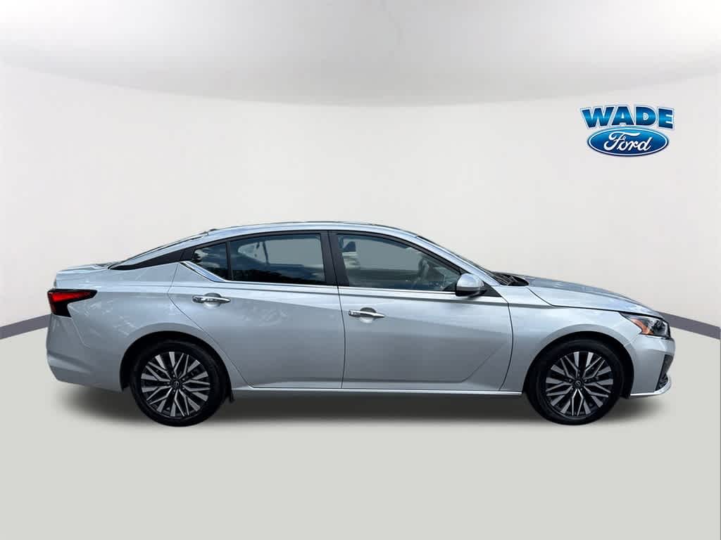 Vehicle image 4 of 31