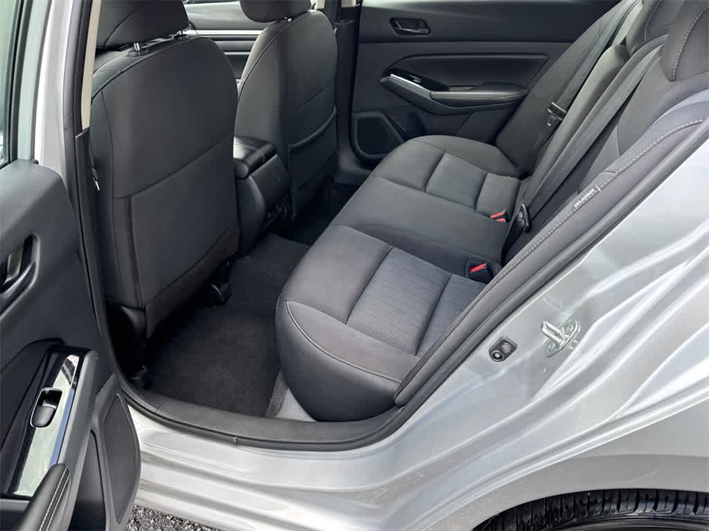 Vehicle image 12 of 31