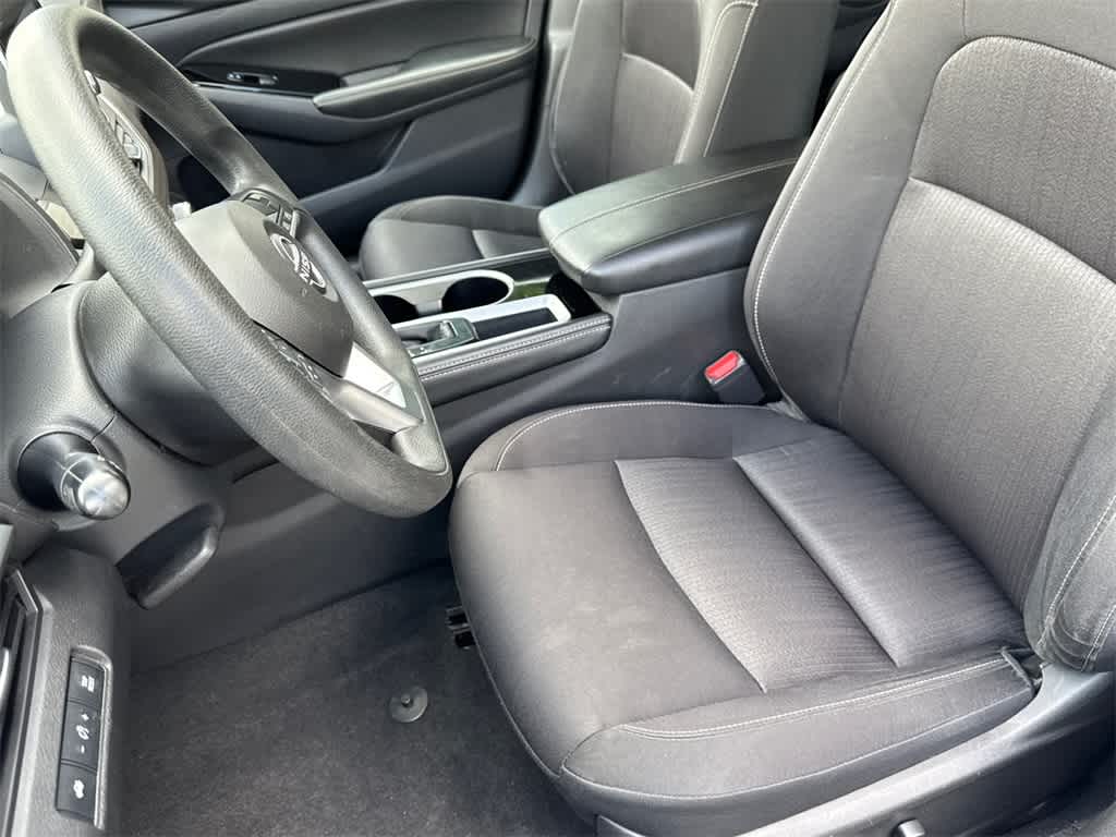 Vehicle image 14 of 31