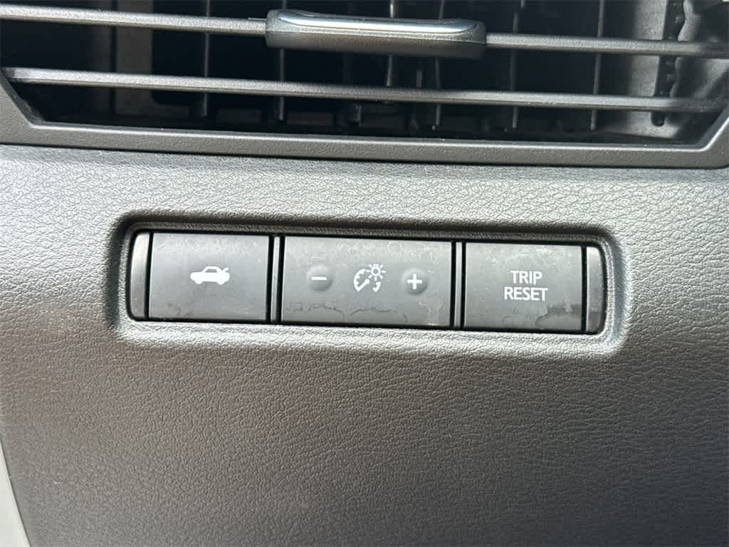 Vehicle image 26 of 31