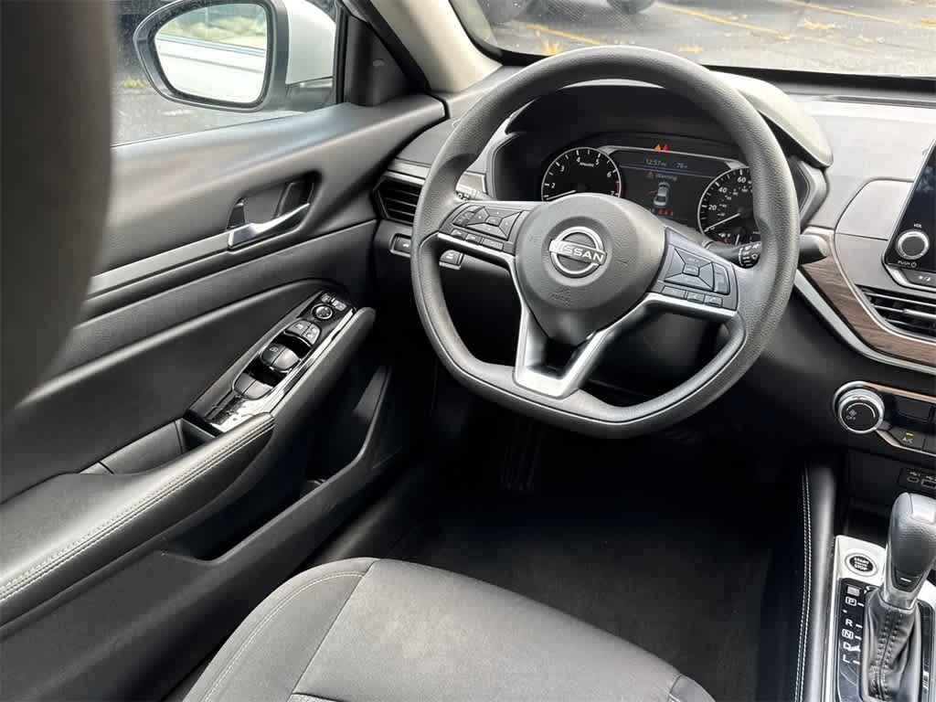 Vehicle image 16 of 31