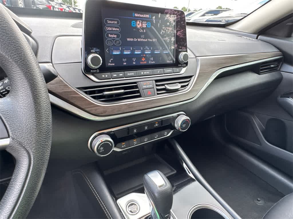 Vehicle image 21 of 31