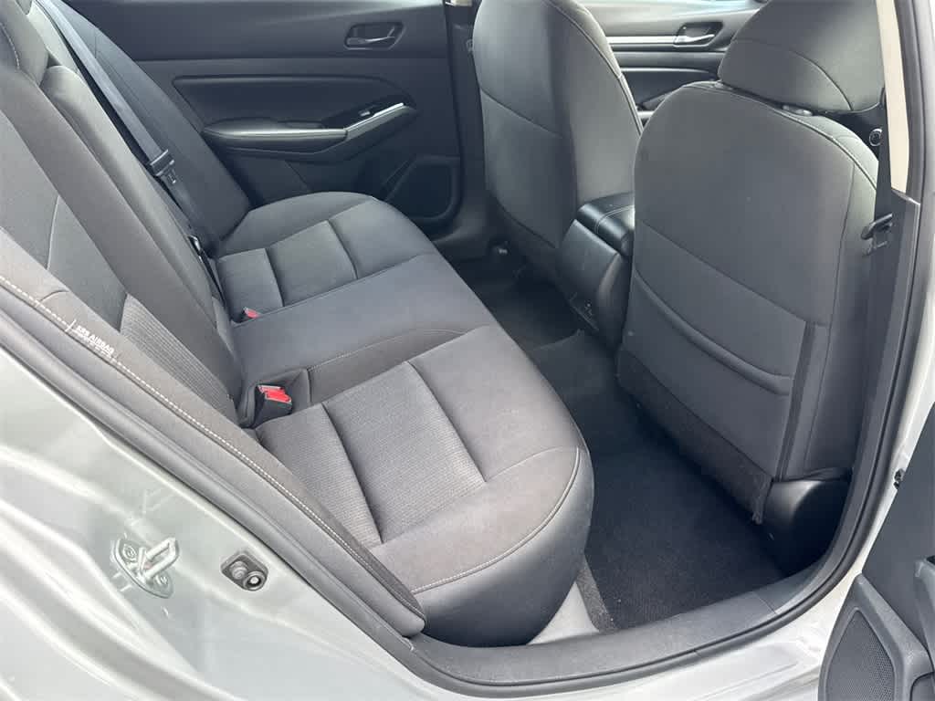 Vehicle image 11 of 31