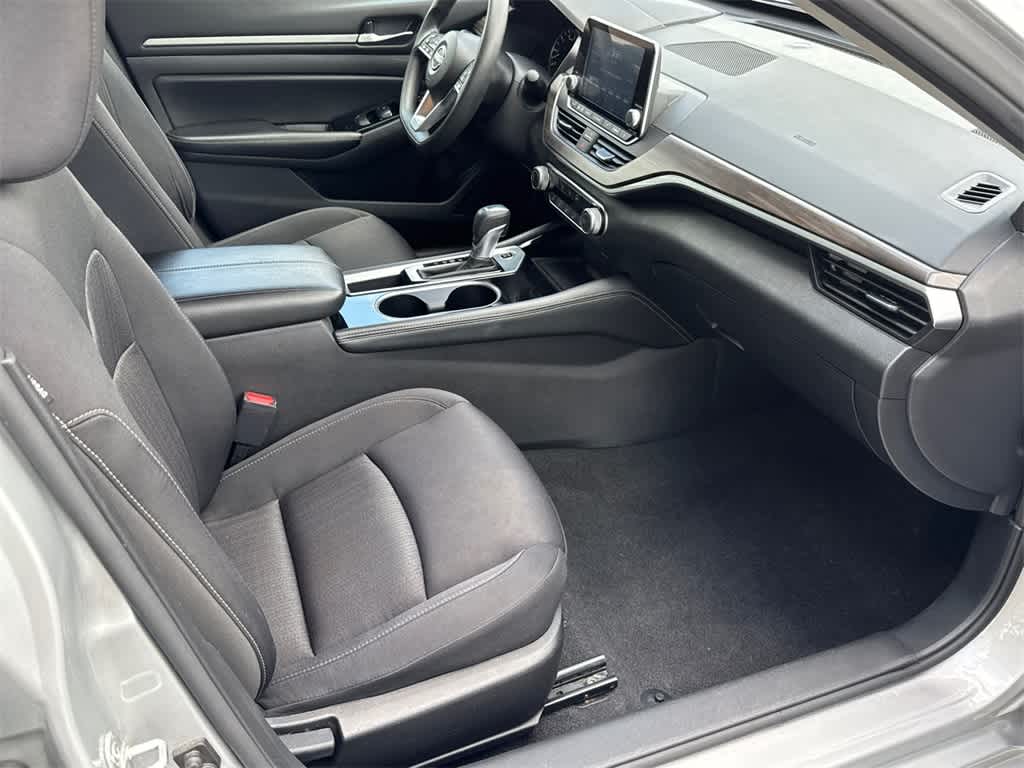 Vehicle image 13 of 31