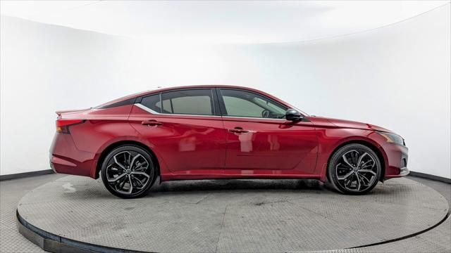 2023 Nissan Altima 2.5 SR Image 5 of 31