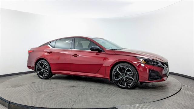 2023 Nissan Altima 2.5 SR Image 4 of 31