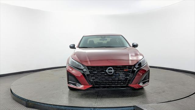2023 Nissan Altima 2.5 SR Image 3 of 31