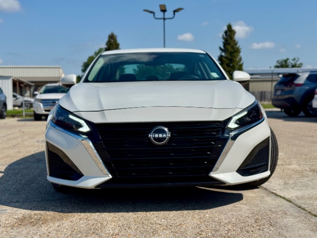 2023 Nissan Altima 2.5 SV Image 2 of 12