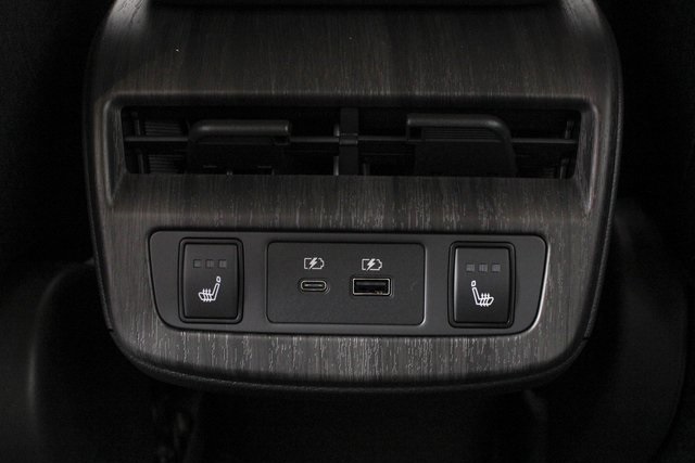 Vehicle image 17 of 27
