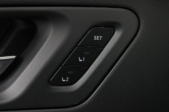Vehicle image 15 of 27