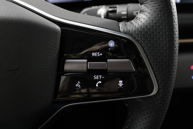 Vehicle image 25 of 27