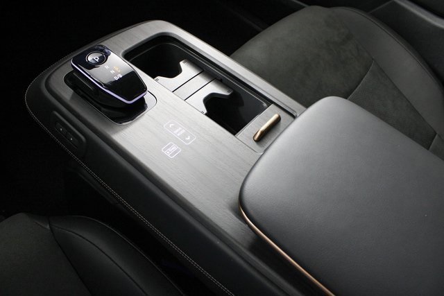 Vehicle image 19 of 27