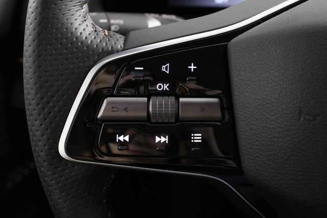 Vehicle image 24 of 27