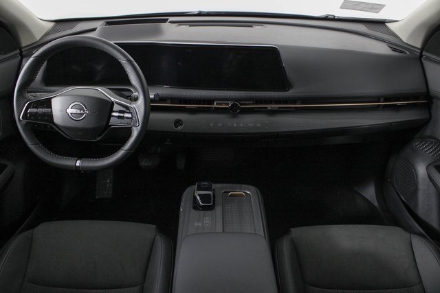 Vehicle image 18 of 27