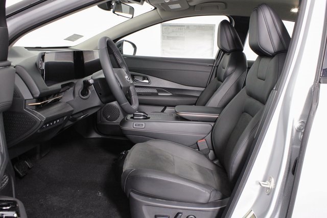Vehicle image 12 of 27