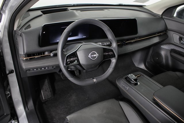 Vehicle image 11 of 27