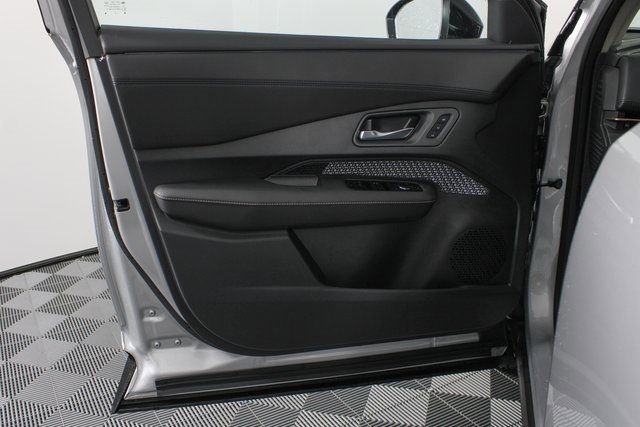 Vehicle image 13 of 27