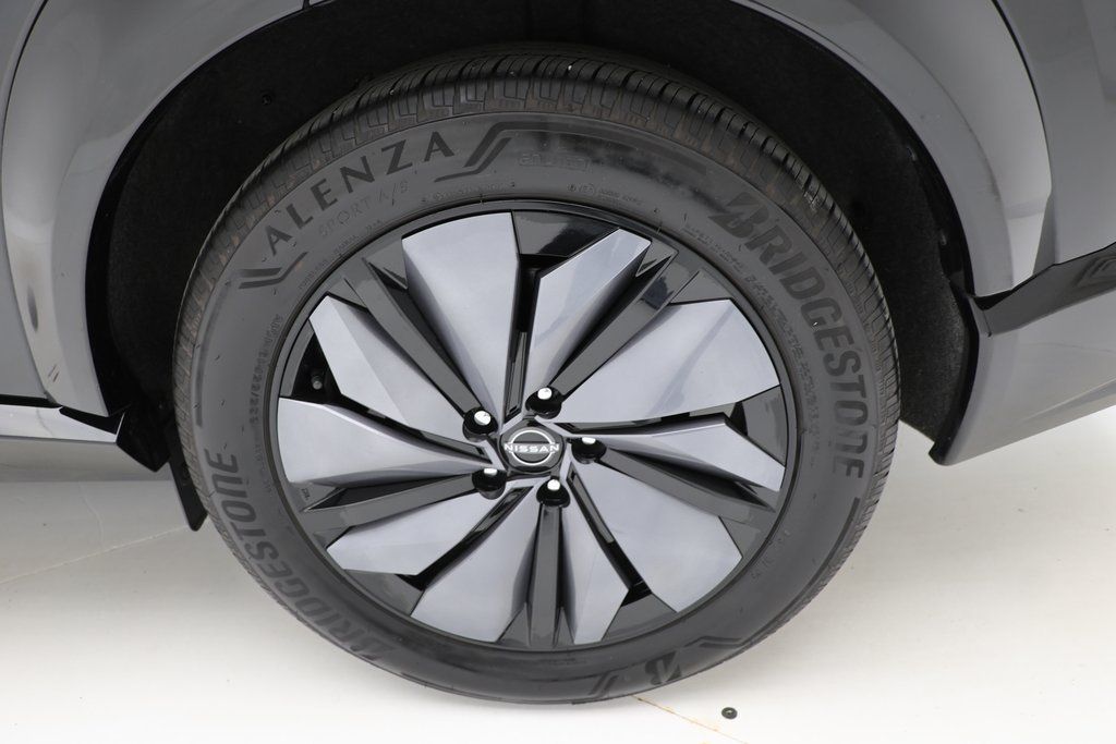 Vehicle image 9 of 24