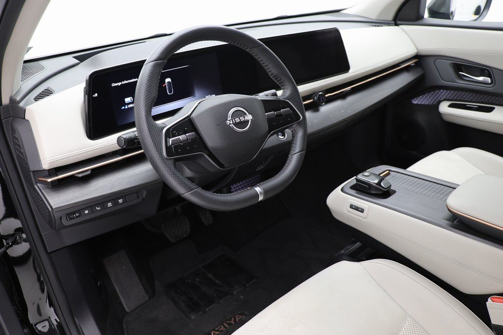 Vehicle image 12 of 24