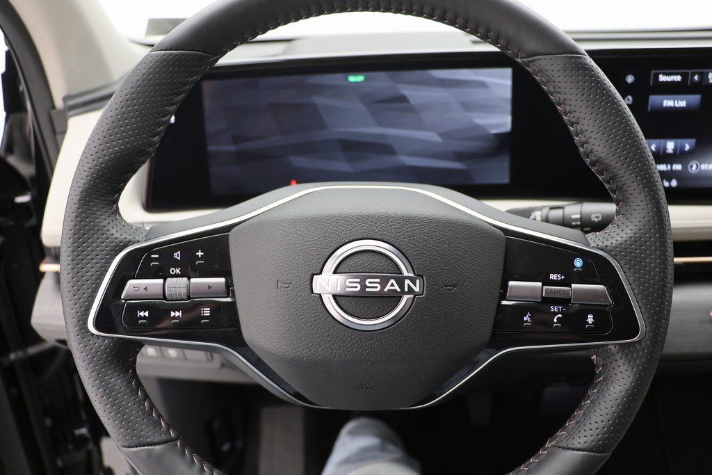 Vehicle image 15 of 24
