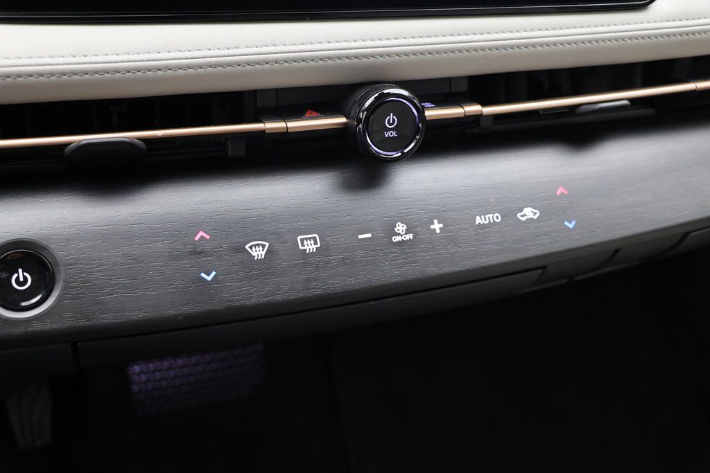 Vehicle image 19 of 24