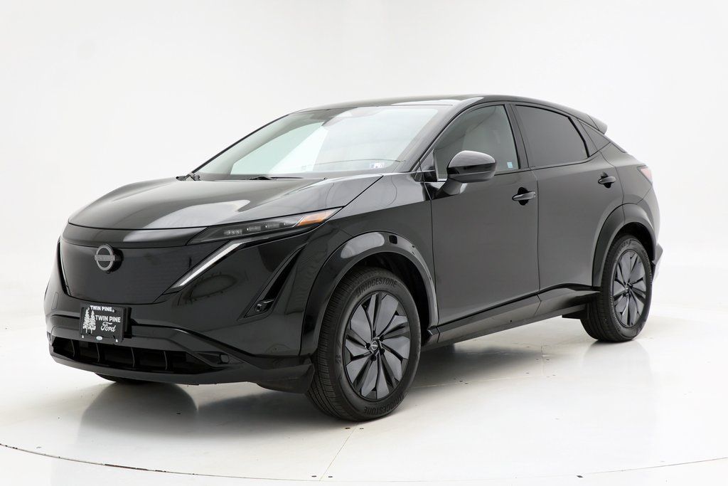 Vehicle image 4 of 24