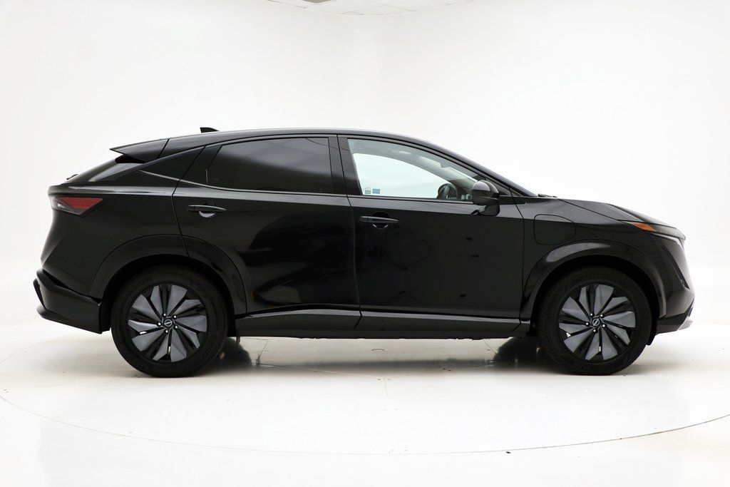 Vehicle image 2 of 24