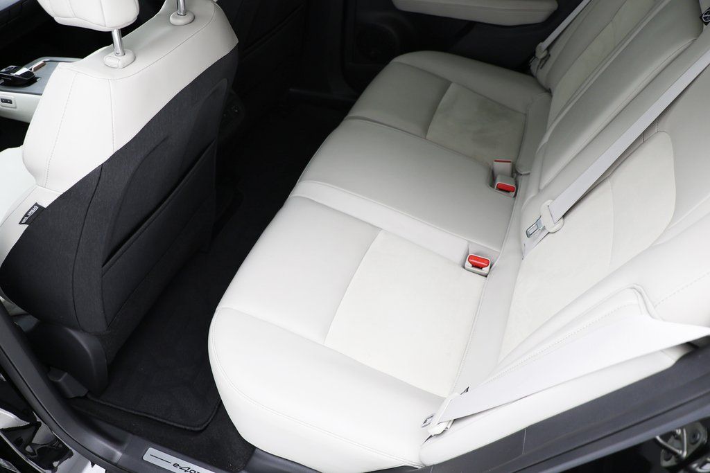 Vehicle image 10 of 24