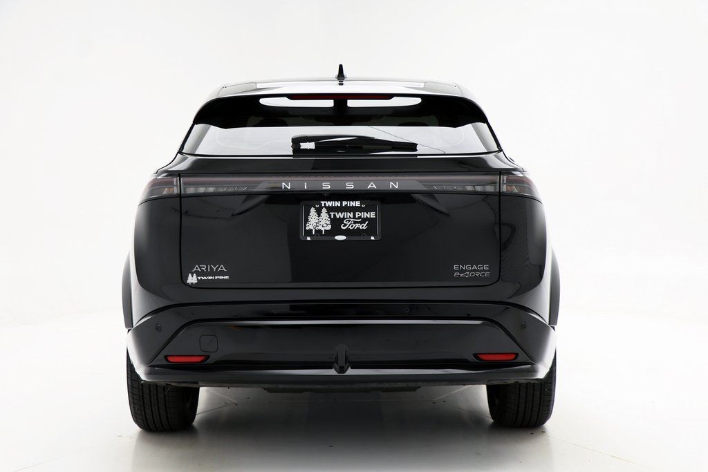 Vehicle image 7 of 24