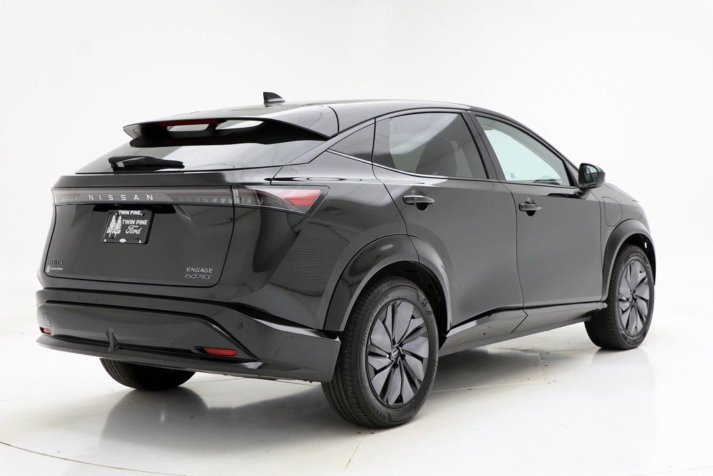 Vehicle image 8 of 24