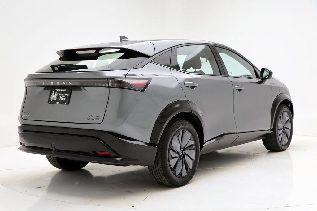 Vehicle image 8 of 24