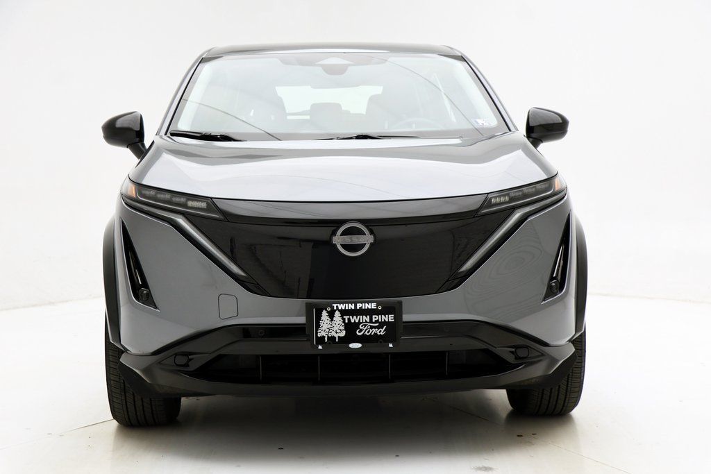 Vehicle image 3 of 24