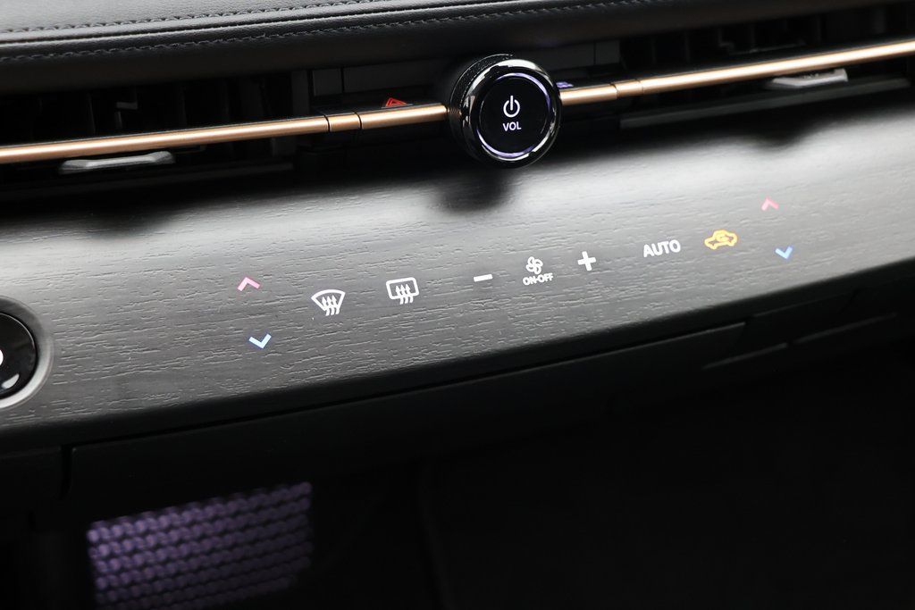 Vehicle image 18 of 24