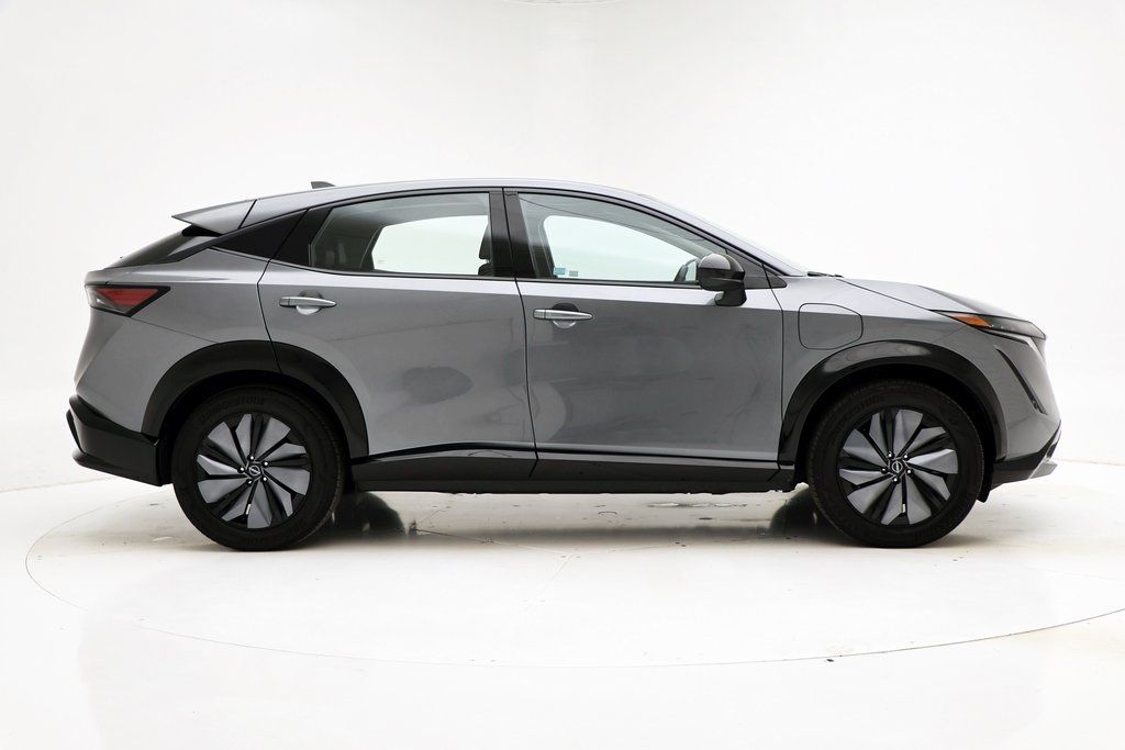 Vehicle image 2 of 24