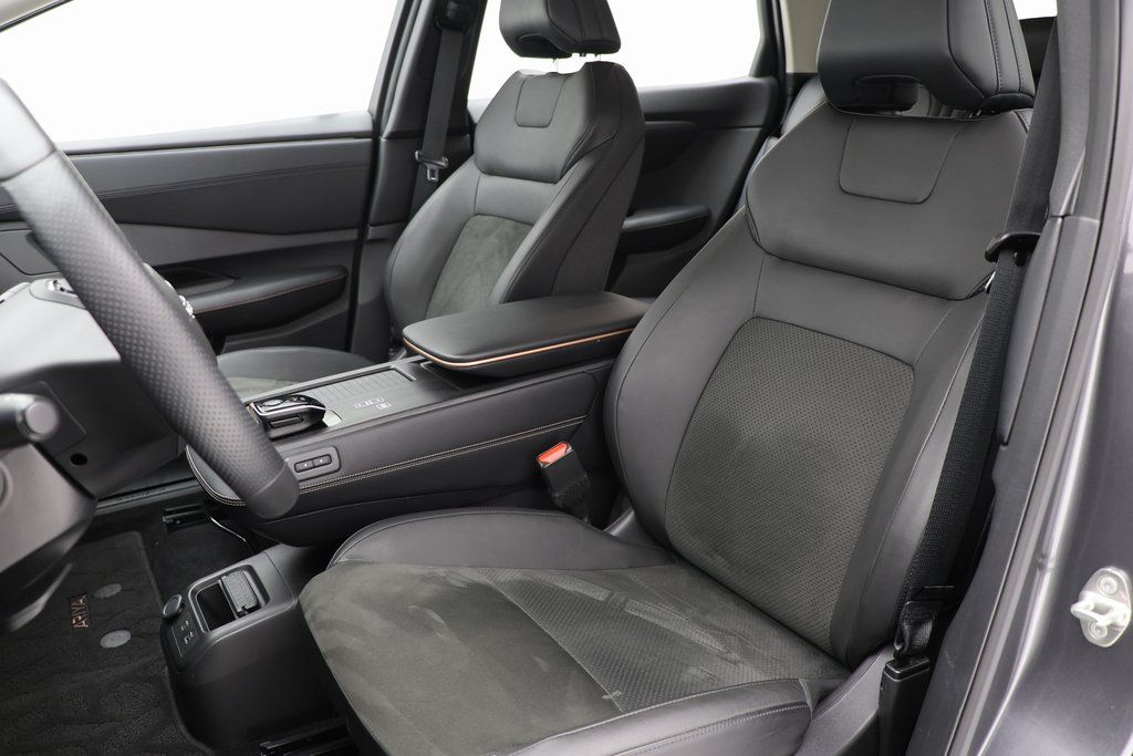Vehicle image 14 of 24