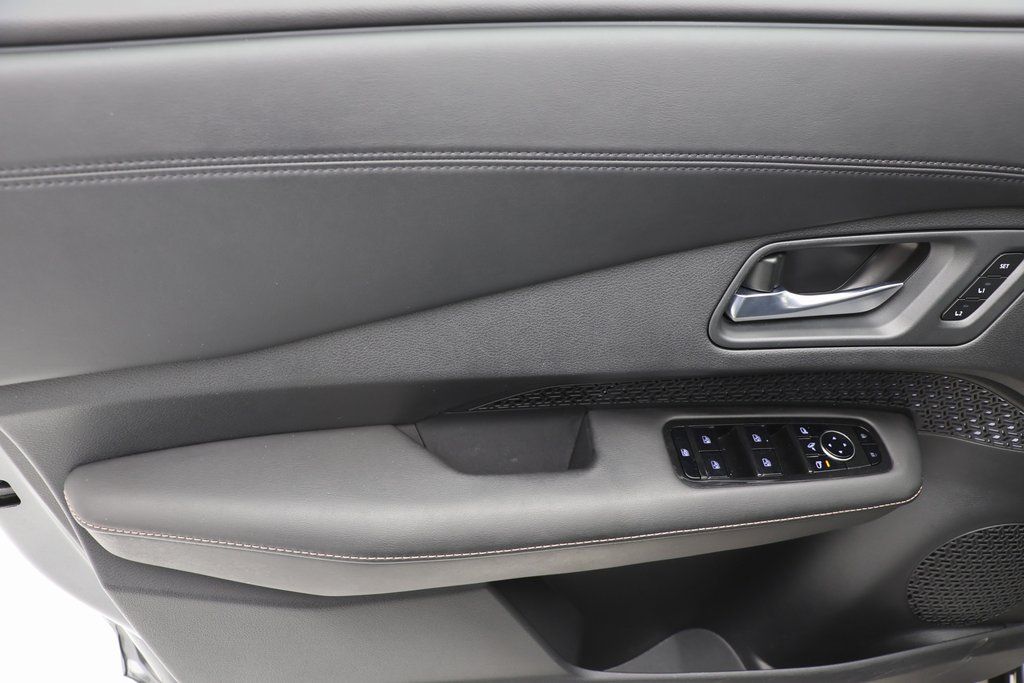 Vehicle image 13 of 24