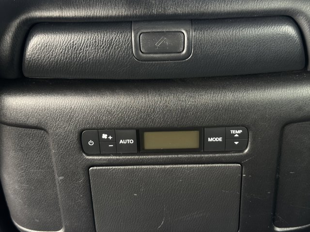 Vehicle image 17 of 42