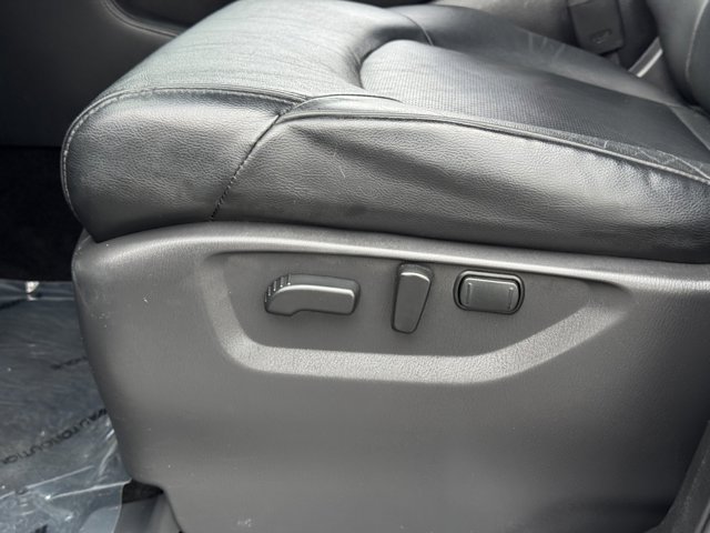 Vehicle image 36 of 42
