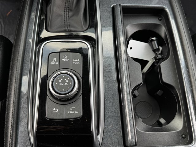 Vehicle image 33 of 42