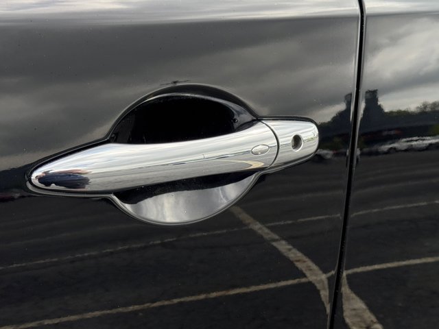 Vehicle image 19 of 42