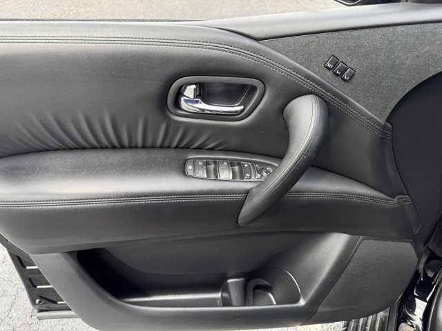 Vehicle image 20 of 42