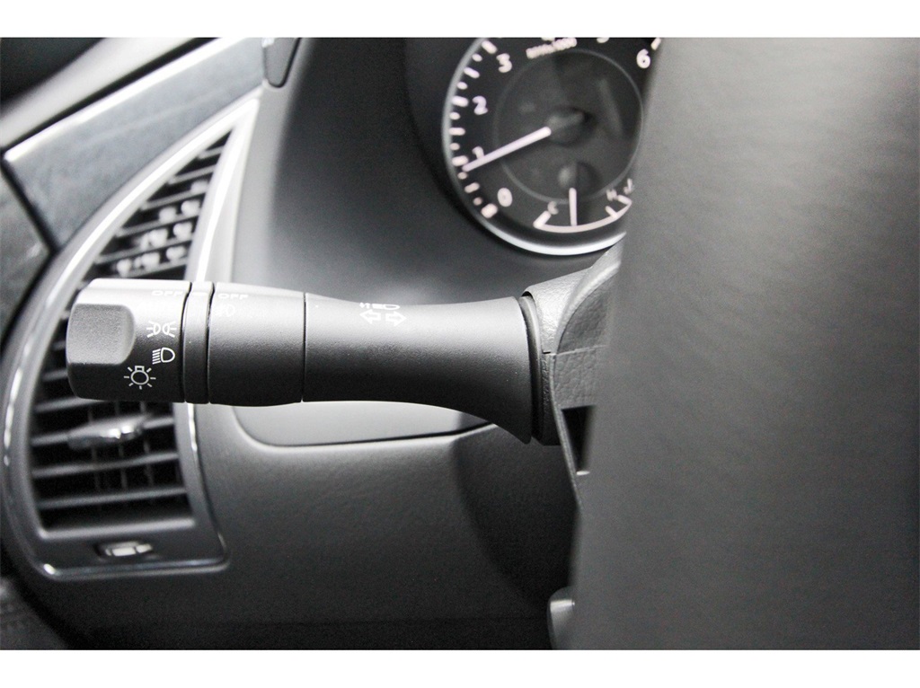 Vehicle image 18 of 31