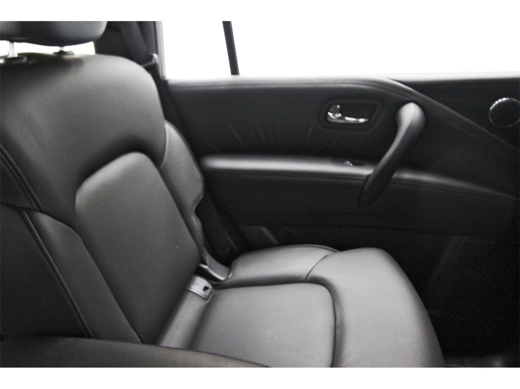 Vehicle image 10 of 31