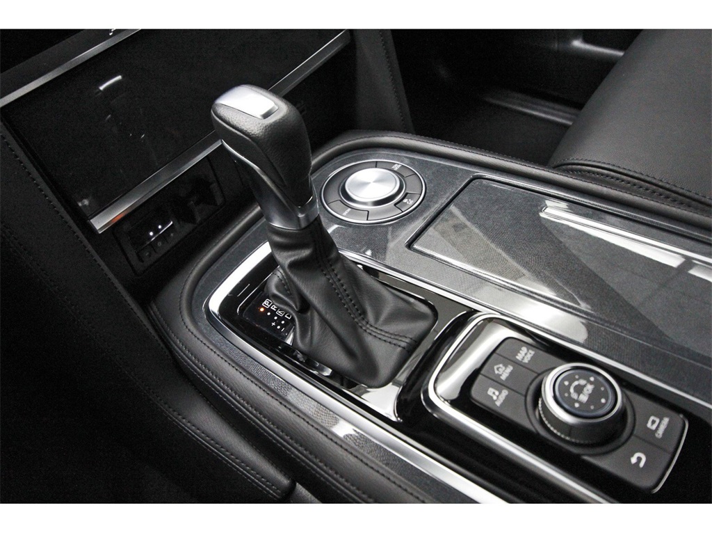 Vehicle image 26 of 31