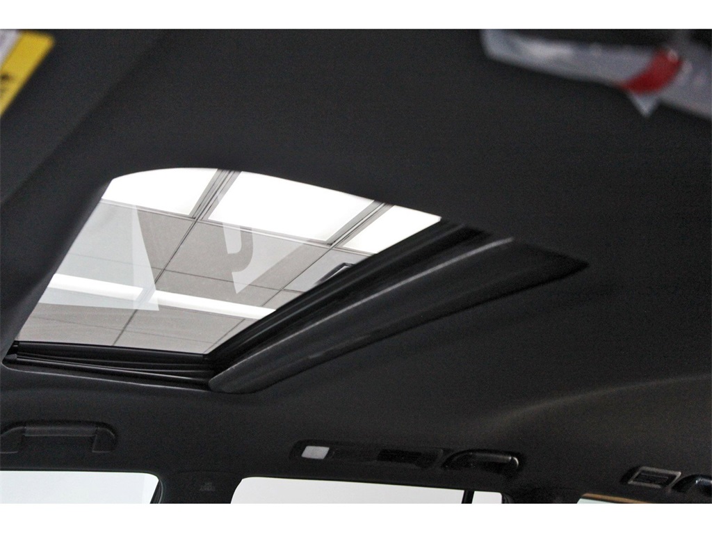 Vehicle image 28 of 31