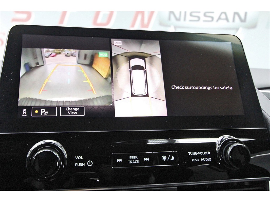 Vehicle image 24 of 31