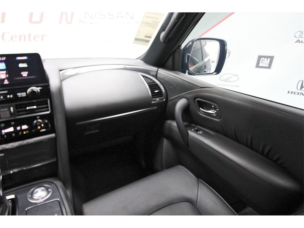 Vehicle image 8 of 31